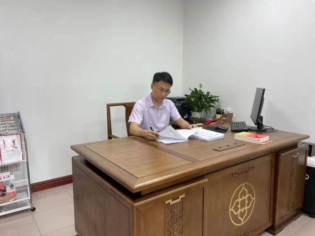 易游(中国)校友许云获评第六届  广东省“人民满意的公务员”称号
