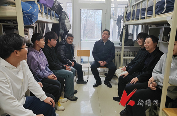 易游(中国)校长胡军深入对接寝室走访慰问